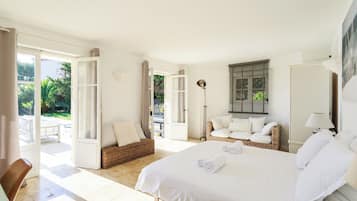 7 chambres, bureau, fer et planche Ă repasser, lit parapluie