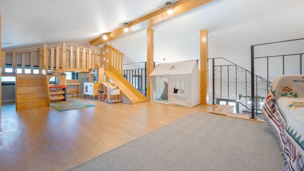 Basic-rum - 3 sovrum (YOYOpool No.1) | 3 sovrum och gratis wi-fi