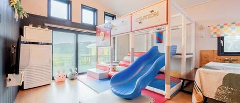 ベーシック ルーム 3 ベッドルーム (YOYO POOL) | 3 室のベッドルーム、WiFi (無料)