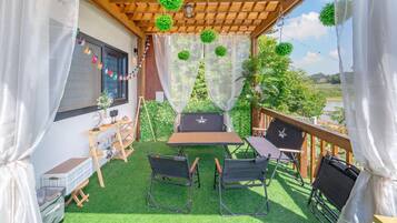 Basic Room, 3 Bedrooms (YOYOpool No.1) | 3 bedrooms, free WiFi