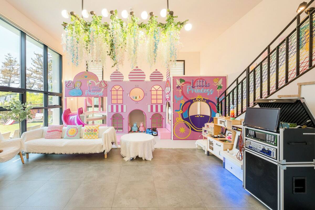 Basic Room, 3 Bedrooms (ALADDIN POOL) | 3 bedrooms, free WiFi
