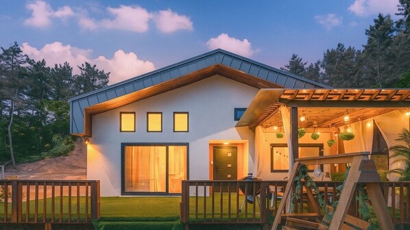 3 bedrooms, free WiFi - Taean Yoyo Kids Poolvilla (Taean)