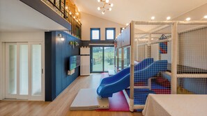 Basic Room, 3 Bedrooms (YOYO POOL) | 3 bilik tidur, Wi-fi percuma 