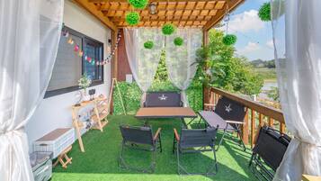 Basic Room, 3 Bedrooms (YOYOpool No.1) | 3 bedrooms, free WiFi