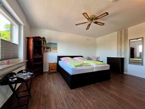 2 chambres, fer et planche à repasser, accès au Wi-Fi (inclus)