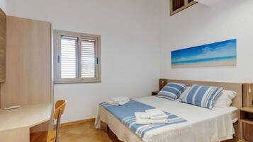 6 quartos, ferros/tábuas de passar roupa, Wi-Fi de cortesia
