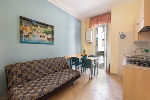 Interior - Holiday Apartment Isophylla Standard with Balcony & Wi-Fi (Finale Ligure)