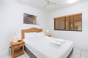 3 bedrooms, iron/ironing board, free WiFi, bed sheets - 3 Bedroom Apartment in Trinity Beach (Trinity Beach)