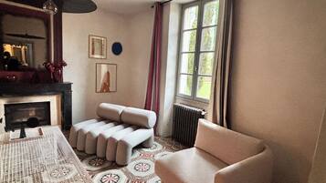 Smart TV, fireplace, DVD player, foosball