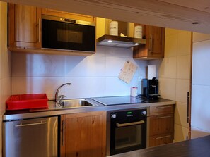 Refrigerador, microondas, horno, lavavajillas