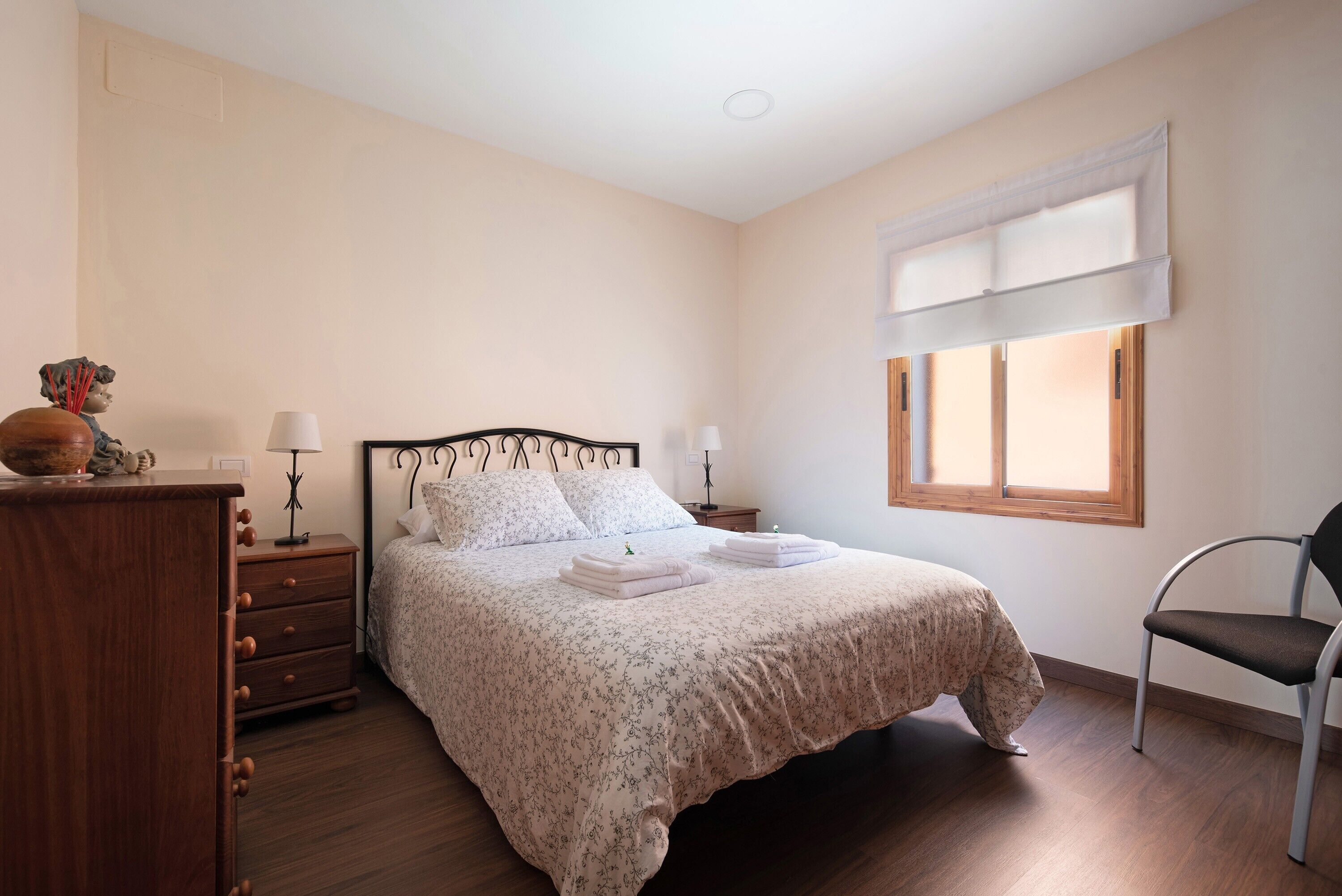 2 chambres, fer et planche à repasser, Wi-Fi gratuit, draps fournis