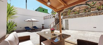 Casa vacacional "Casa Margarita" con vistas a la montaña, piscina, terraza y Wi-Fi