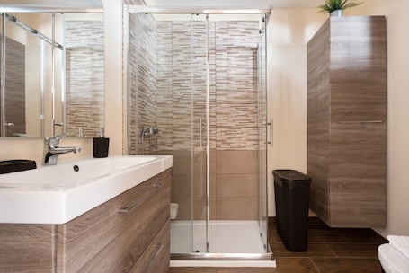 Shower, hair dryer, towels. Vacation Home "Casa Margarita" with Mountain View, Pool, Terrace & Wi-Fi