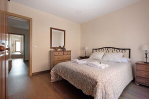 2 Schlafzimmer, Bügeleisen/Bügelbrett, kostenloses WLAN, Bettwäsche