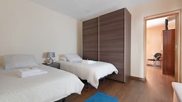 2 bedrooms, iron/ironing board, free WiFi, bed sheets