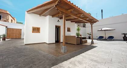 Ferienhaus "Casa Margarita" mit Bergblick, Pool, Terrasse und WLAN