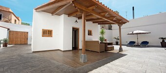 Vacation Home "Casa Margarita" with Mountain View, Pool, Terrace & Wi-Fi