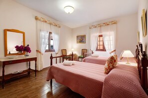 3 quartos, ferros/tábuas de passar roupa, Wi-Fi de cortesia