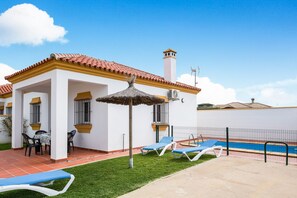 Outdoor dining - Rural House 'Bellavista' with Sea Views, Wi-Fi and Air Conditioning (Conil de la Frontera)