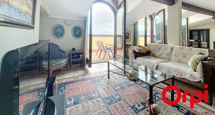 Spacious apartment with AC for 4, pets allowed in Menton