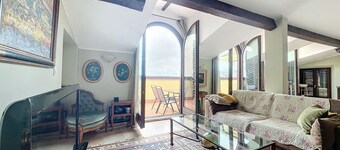 Spacious apartment with AC for 4, pets allowed in Menton