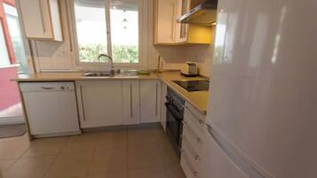 Refrigerador, microondas, horno y lavavajillas