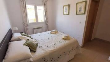 3 bedrooms, iron/ironing board, WiFi