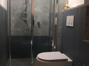 Séchoir à cheveux, serviettes fournies