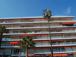 Exterior - Spacious Studio with Sea View, Terrace, Near Center and Beaches in Menton (Menton)