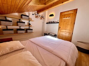 2 bedrooms