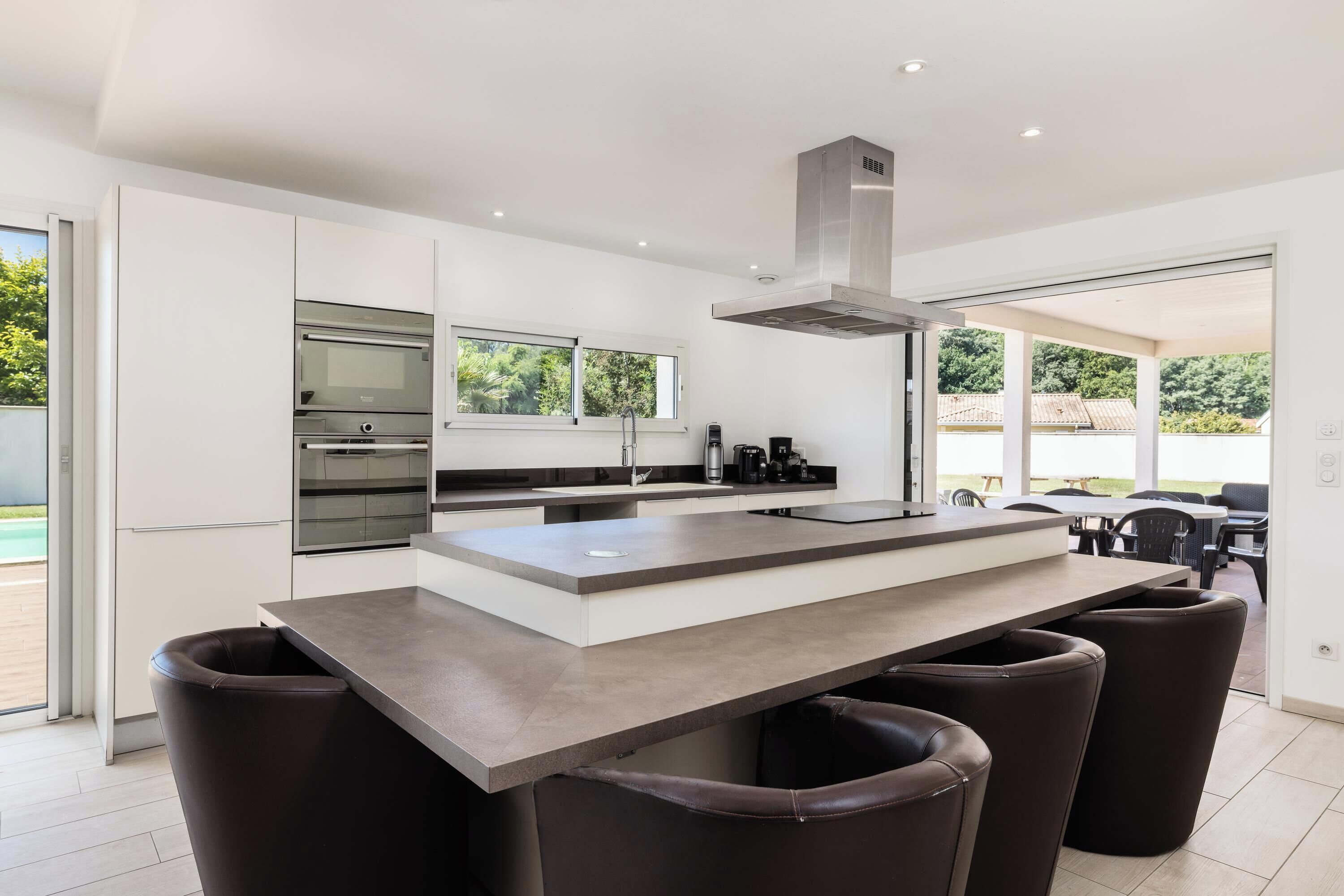 Geladeira, micro-ondas, fogão, cooktop