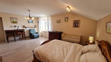 2 多间卧室、免费 WiFi、床单