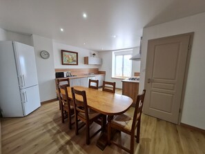 Dining - Charming Farmhouse Apartment with Modern Amenities near Lunéville (Franconville)