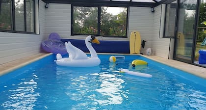 Gßte Confortable prÚs du Mans avec Piscine, Parc de Jeux et Vélo