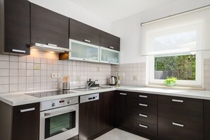 Fridge, microwave, oven, dishwasher