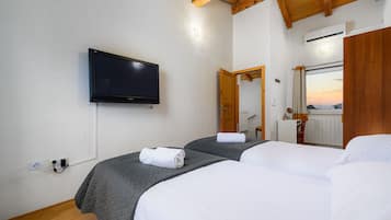 2 bedrooms, iron/ironing board, WiFi (free), bed sheets