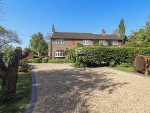 Cottage - 1 Eastview (Louth)