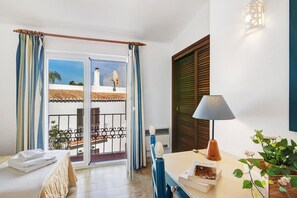 2 makuuhuonetta, silitysrauta/-lauta, ilmainen Wi-Fi, vuodevaatteet