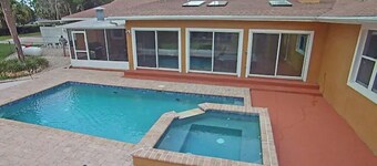 Guest House with pool, boat parking