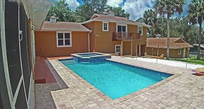 Guest House with pool, boat parking