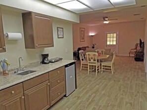 Smart TV - Guest House with pool, boat parking (Leesburg)