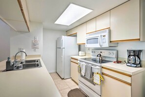 Fridge, microwave, stovetop, dishwasher