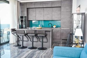 公寓 (Two bedroom Apartment with Terrace an) | 私人厨房 | 冰箱