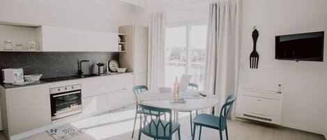 Kühlschrank, Ofen, Herdplatte, Geschirrspüler