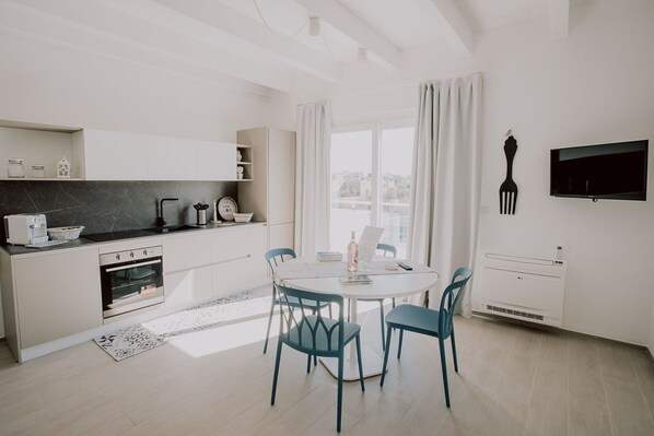 Kühlschrank, Ofen, Herdplatte, Geschirrspüler