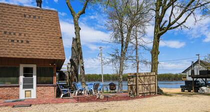 Cozy Home w/ Yard: Steps to Mississippi River