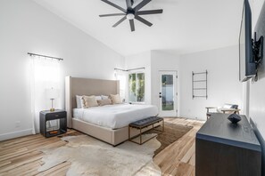 5 slaapkamers, een strijkplank/strijkijzer, reisbedje, gratis wifi