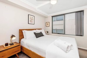 2 Schlafzimmer, Schreibtisch, Bügeleisen/Bügelbrett, kostenloses WLAN