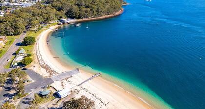 Mistral Court, 15 17 Mistral Close - fantastic unit with wifi and water views