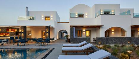 Free daily cooked-to-order breakfast